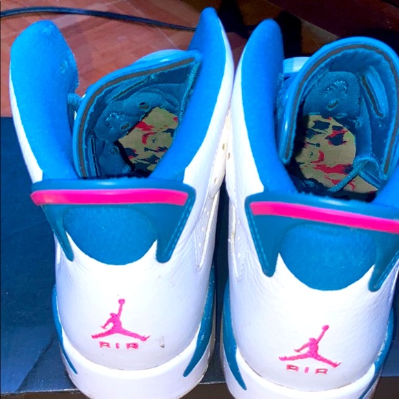 Air Jordan 6 Retro (GS) - Picture 3 of 5